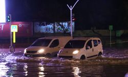 Adana'da sağanak hayatı olumsuz etkiledi