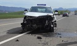 Bingöl'de otomobilin sürücü kursu eğitim aracıyla çarpıştığı kaza güvenlik kamerasında
