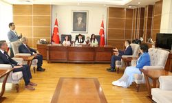 Çankırı Valisi Taşolar, minik valiye makam şoförlüğü yaptı