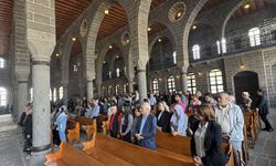 Diyarbakır'da Paskalya Bayramı tarihi kilisede kutlandı