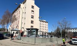Erzurum'da bir polis mesai arkadaşını kazara silahla yaraladı