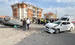Gaziantep'te iki otomobilin çarpıştığı kazada 9 kişi yaralandı