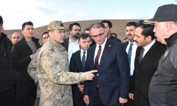 GÜNCELLEME 2 - Van'da minibüsle kamyonetin çarpıştığı kazada 6 kişi öldü, 13 kişi yaralandı