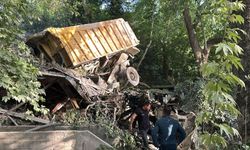 Hatay'da kamyonun uçuruma devrilmesi sonucu 1 kişi öldü, 1 kişi ağır yaralandı