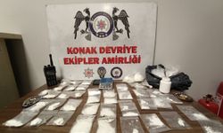 İzmir'de kovalamaca sonucu uyuşturucuyla yakalanan 2 şüpheli tutuklandı