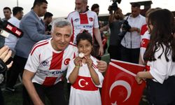 Kahramanmaraş'ta protokol üyeleri, şehit ve gazi çocuklarıyla futbol maçı yaptı