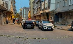 Küçükçekmece'de iş yerine silahla ateş eden şüpheli kaçtı