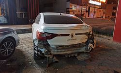Şanlıurfa'da park halindeki araçlara çarpan otomobildeki 2 kişi öldü