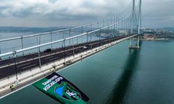 Süper Lig'e yükselen Kocaelispor'un bayrağı Körfez'de dalgalanıyor