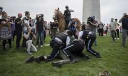 Trump yönetimine karşı Beyaz Saray'ın önünde protesto gösterileri yapıldı
