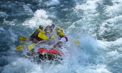 Adrenalin tutkunları Köprüçay'da rafting heyecanı yaşıyor