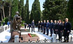 AK Parti heyeti, Bakü'de şehitlikleri ziyaret etti