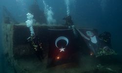 Jandarma teşkilatının 186'ncı kuruluş yıl dönümü su altında pankartla kutlandı