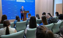 Kazakistan, İran'dan ayrılmak isteyen 74 vatandaşını tahliye etti