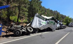 Adana'da 3 tırın çarpıştığı zincirleme kazada 1 kişi öldü, 2 kişi yaralandı