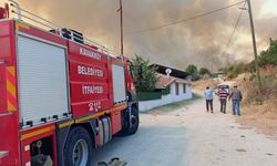 Çanakkale'de tarım arazisinde çıkan ve ormanlık alana sıçrayan yangına müdahale ediliyor
