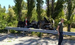 Erzurum'da devrilen kamyonunun sürücüsü öldü