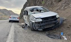 Hakkari'de devrilen hafif ticari araçtaki 5 kişi yaralandı