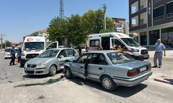 Konya'da iki otomobil çarpıştı, 6 kişi yaralandı