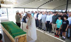 Balkonunda yorgun mermiyle başından yaralanan ve dün yaşamını yitiren doktor toprağa verildi
