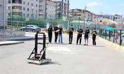 Geliştirdikleri robotla katıldıkları ilk yarışmada ödül kazanan liseliler hedef büyüttü