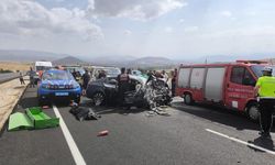 GÜNCELLEME - Tokat'ta 2 otomobilin çarpıştığı kazada 4 kişi öldü, 2 kişi yaralandı