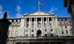 İngiltere ekonomisi Kasım 2025'te yüzde 0,3 ile beklentilerin üzerinde büyüdü