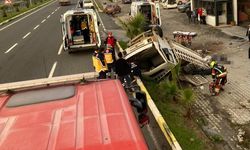 Balıkesir'de kamyonetin devrilmesi sonucu 2 kişi öldü, 1 kişi yaralandı