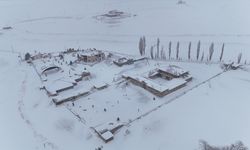 Bayburt'taki Kenan Yavuz Etnografya Müzesi beyaz örtüyle kaplandı