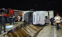 Bursa'da devrilen tırın sürücüsü öldü