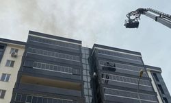 Çanakkale'de 9 katlı binanın çatısında çıkan yangın söndürüldü