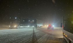 Çorum'da kar yağışı nedeniyle ulaşım aksadı