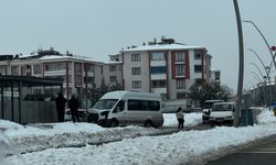 Elazığ'da minibüs ile otomobilin çarpıştığı kazada 4 kişi yaralandı