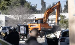 İsrail, işgal altındaki Doğu Kudüs'te UNRWA merkezini yıkmaya başladı