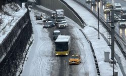 İstanbul'da kar yağışı sürücüleri ve toplu taşımayı etkiliyor