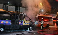 Kağıthane'de akaryakıt istasyonundaki 2 minibüste çıkan yangın söndürüldü