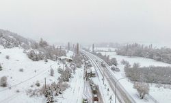 Kar yağışı nedeniyle trafiğe kapanan Uşak-Ankara kara yolu ulaşıma açıldı