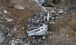 Karabük'te şarampole devrilen kamyonetteki 2 kişi yaralandı