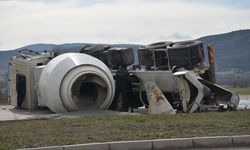 Kütahya'da aynı firmaya ait beton mikserlerinin çarpıştığı kazada 2 kişi yaralandı