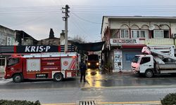 Mersin'de iki katlı ev yangında kullanılamaz hale geldi