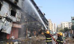 Pakistan'daki alışveriş merkezinde çıkan yangında ölü sayısı 14'e yükseldi