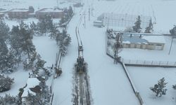 Şanlıurfa'da karla mücadele çalışmaları sürüyor