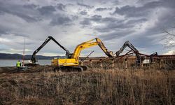 Sapanca Gölü kıyısındaki kaçak yapıların yıkımında 89 iskele kaldırıldı