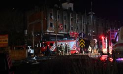 Sarıyer'de sanayi sitesinde çıkan yangında 5 otomobil yandı