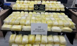 Şırnak'ta çekicinin dorsesine gizlenmiş 142 kilogram sentetik uyuşturucu ele geçirildi