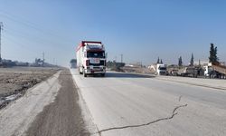 Suriye hükümeti, Aynularab'a 24 araç yardım malzemesi gönderdi