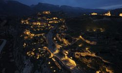 Tarihi Hasankeyf Kalesi ve Şaab Vadisi gece dronla görüntülendi