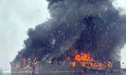 Tuzla'da fabrikada çıkan yangına itfaiye ekipleri müdahale ediyor