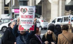 Ünlü İtalyan modacı Valentino, Roma'da son yolculuğuna uğurlandı