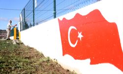 6 ŞUBAT DEPREMLERİNİN ÜÇÜNCÜ YILI - Depremzede babanın renkli fırçası çocuklara umut oluyor